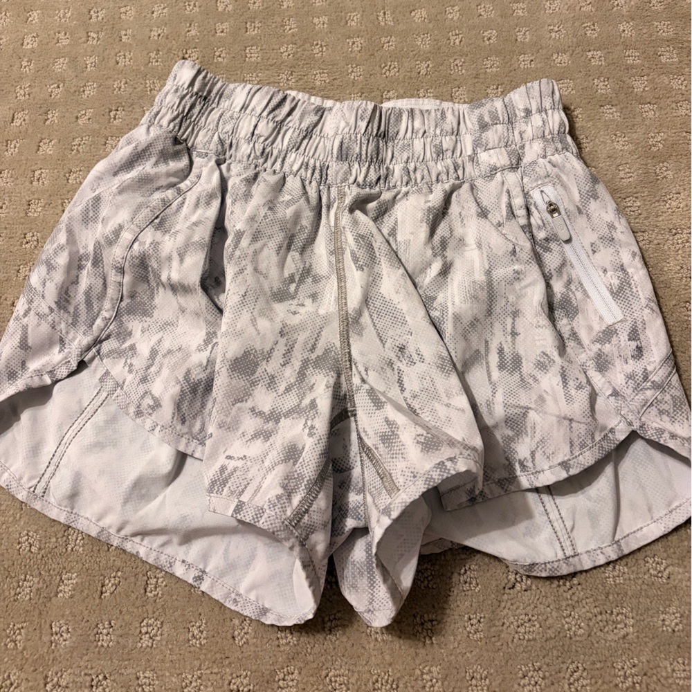 lululemon athletica White Patterned Crop Top